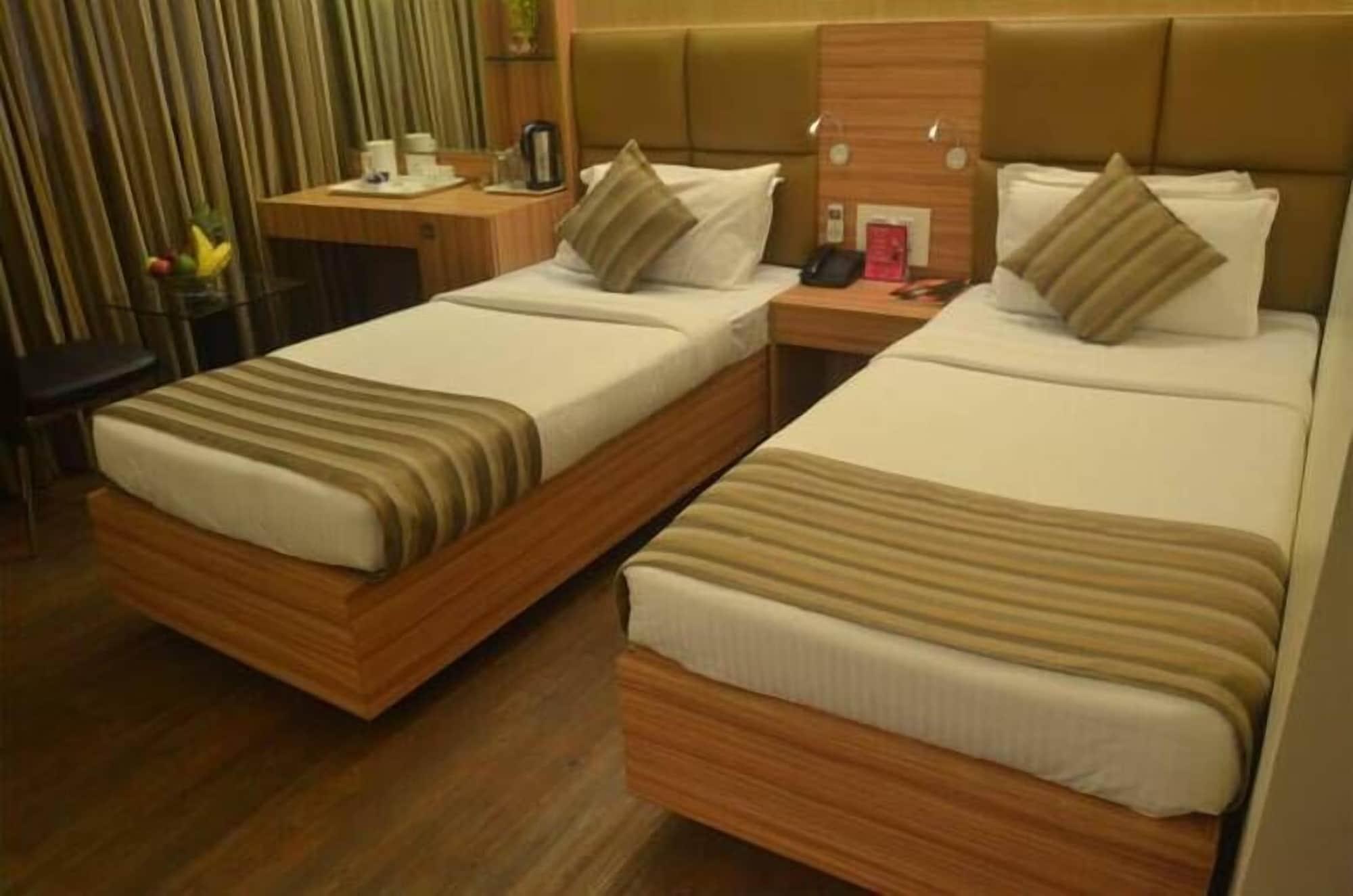 Hotel Plaza Mumbai Exteriör bild