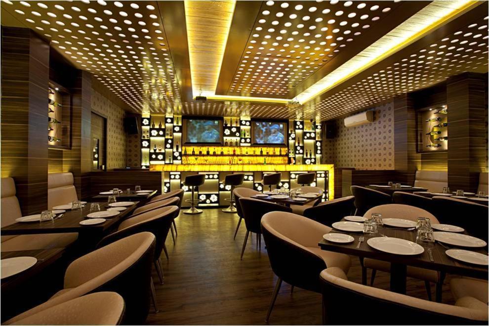 Hotel Plaza Mumbai Exteriör bild