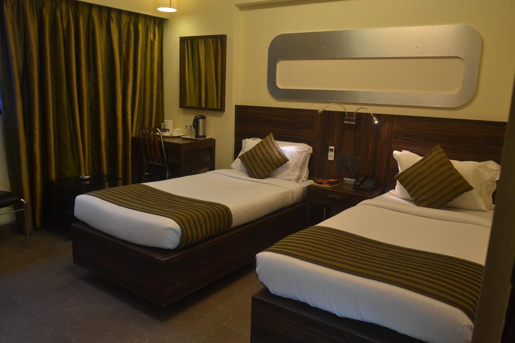 Hotel Plaza Mumbai Exteriör bild